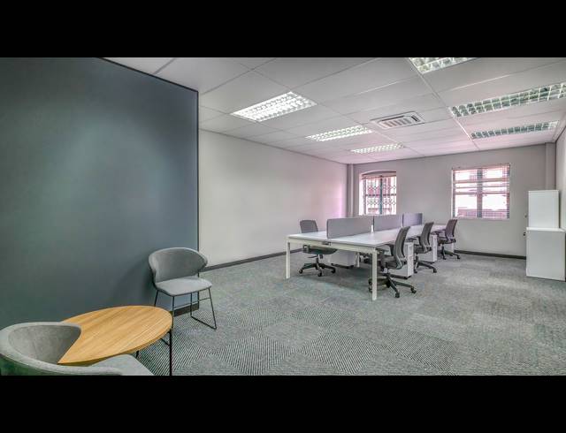86M² BUSINESS CENTRE TO LET IN SUNNINGHILL